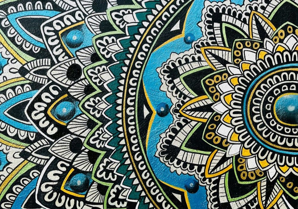 Giulia Ruffino psicologia interiore categoria blog ricerca inteirore. Murales colorato con rappresentato un mandala